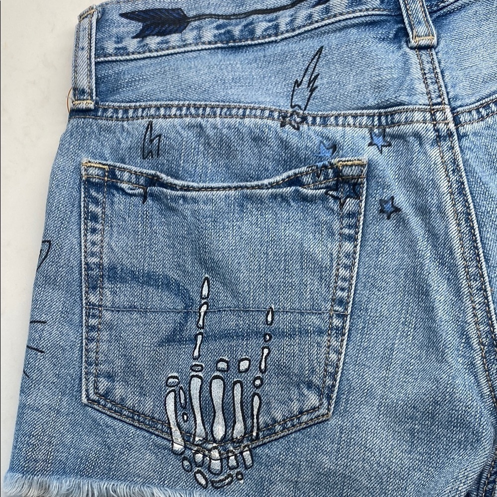 American Eagle Outfitters Vintage Hi-Rise Short Hand Painted Distressed Size 6 - Picture 6 of 13